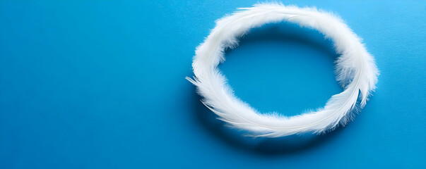 Naklejka premium White feather halo on blue background, spiritual concept, design element