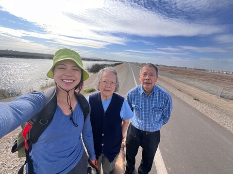 UGC wide angle family selfie 