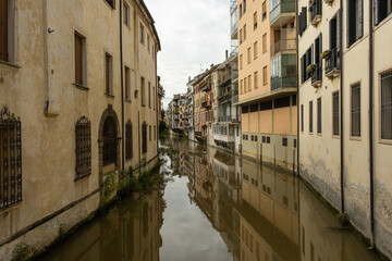 canals cross the city of Padua with buildings