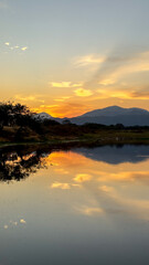 Obraz premium sunset over the lake