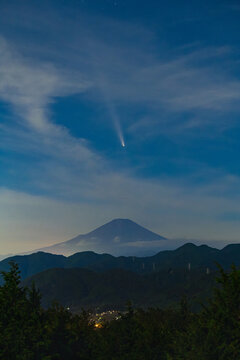 Comet C/2023 Tsuchinshan-ATLAS Over Mt. Fuji