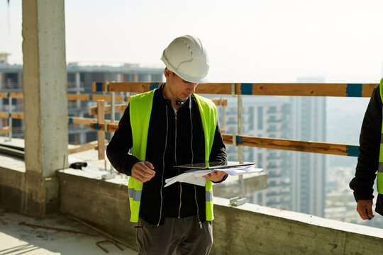 Construction manager uses a tablet
