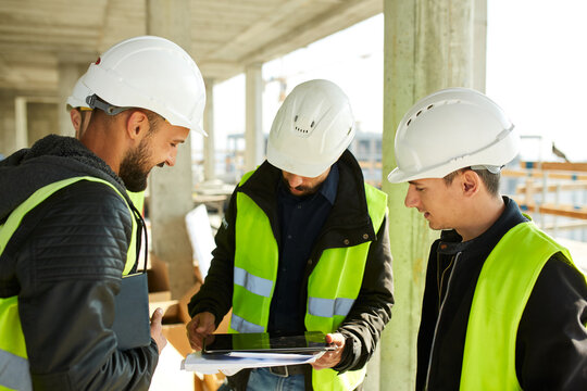 On-site engineers discussing project