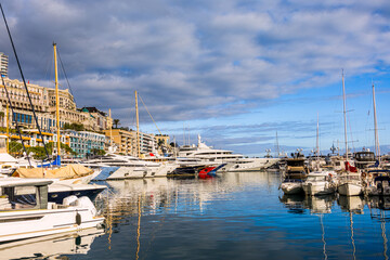 En promenade sur les quais du port de Monaco