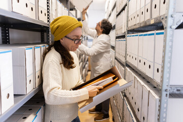 Document checking in an archive.