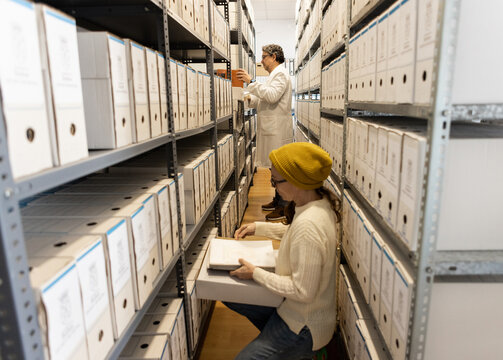 Document checking in an archive.
