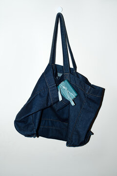 Tote bag with present