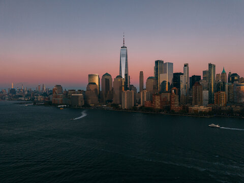  Hudson River with Manhattan skyline at sunset