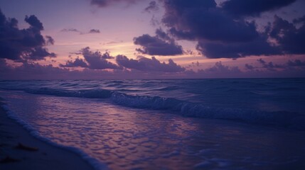 Fototapeta premium A serene landscape of a sunset over the ocean with waves crashing against the shore, perfect for use as a background image or to represent a peaceful atmosphere