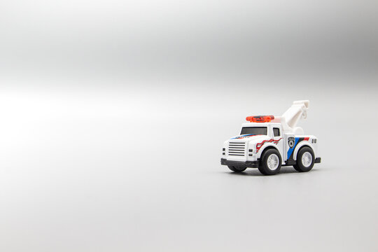 Toy tow truck
