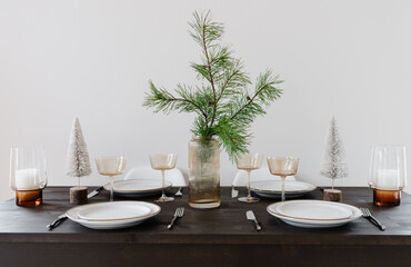 Minimal Christmas table 