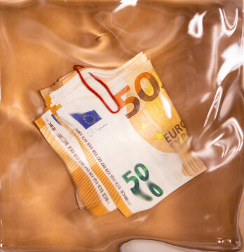 50 euros encased in rippled glass