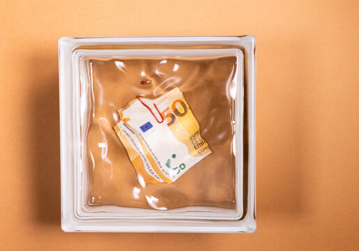 50 euros encased in rippled glass