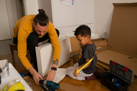 Setting up the desk with kid