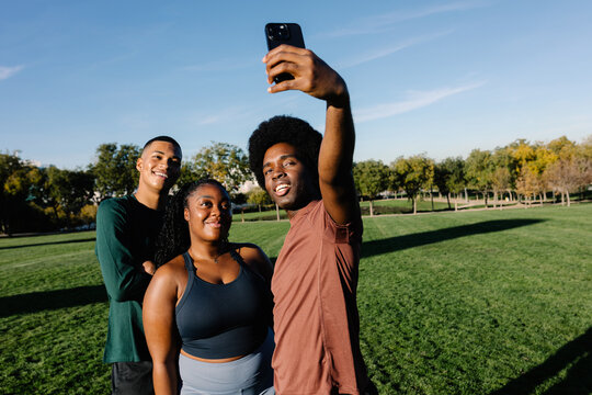 Fitness enthusiasts capture a selfie together with a smartphone