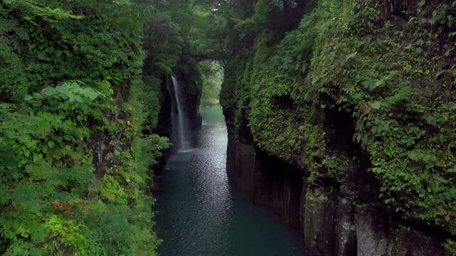 【宮崎】高千穂、真名井の滝と峡谷の風景
