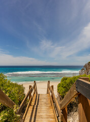 Obraz premium A wooden walkway leading to a beautiful, deserted beach. 10 Mile lagoon Esperance Western Australia.