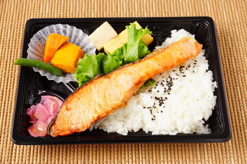 厚切り銀鮭弁当
