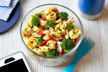 Sustainable and Reusable Lunch Packaging Containers and Utensils