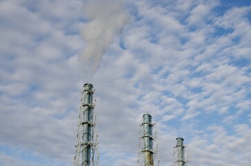 うろこ雲と煙突
