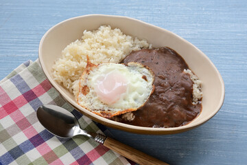 目玉焼きカレーライス