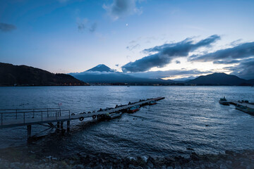 夕暮れの富士山【河口湖より】