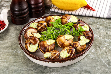 Fresnch escargort with basil butter