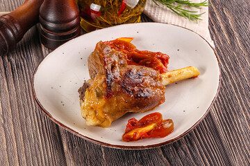 Baked lamb shank with vegetables