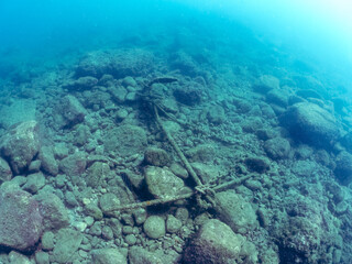 水底に残された古い時代の錨。
静岡県伊豆半島賀茂郡南伊豆町中木ヒリゾ浜2024年
