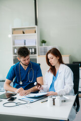 Obraz premium Doctors analyzing results or diagnosis of patient in clinic. Teamwork, medical and healthcare workers