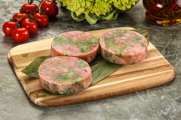 Raw Tuna medallion with broccoli