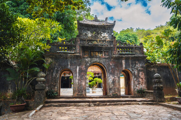 Fototapeta premium entrance gate to the Temple-pagoda on the Marble Mountains in Da Nang, Vietnam.