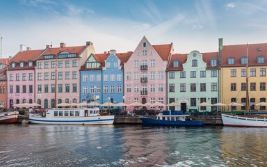 Naklejka premium Gdansk Waterfront, Poland Colorful waterfront buildings, boats, canal.