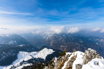 Blick vom Jennergipfel &uuml;ber den K&ouml;nigssee auf die Berchtesgadener Alpen im Winter