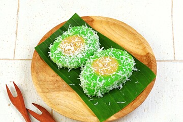 Kue Kacamata,also known as Mata Roda,is traditional Indonesian snack.Made of steamed cassava dough...