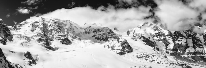 Obraz premium Serene Winter Landscape in the Swiss Alps: Diavolezza Art Print