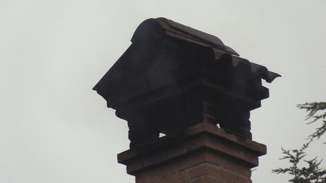 Camino che fuma, provincia di Alessandria - Piemonte - Italia.