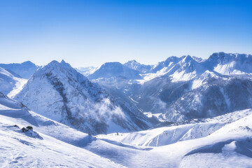 Obraz premium An absolutely breathtaking view of magnificent snowcapped mountain range, perfectly set against a pristine clear blue sky, vividly showcasing the beauty of winter landscapes, Montgenevre, Alps, France