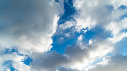 Himmel Blau mit Wolken grafisch Hintergrund