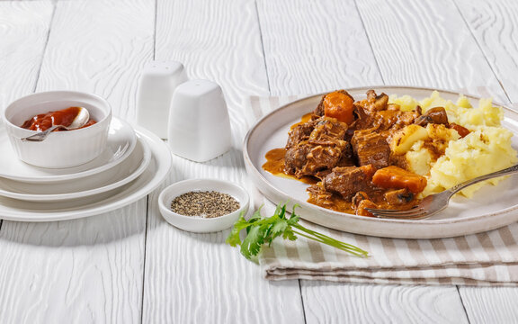 tender red wine braised beef with mashed potato