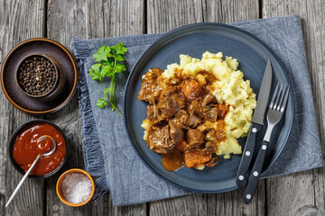 tender red wine braised beef with mashed potato