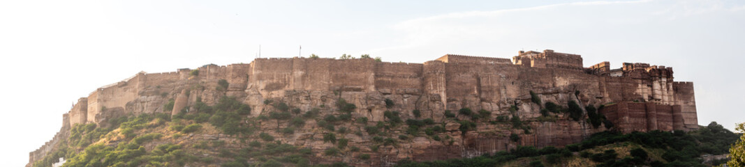 Fototapeta premium Mehrangarh Festungsanlage Panorama vom Uhrturm Ghanta Ghar in Jodhpur 