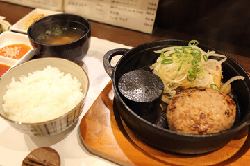 ハンバーグ定食
