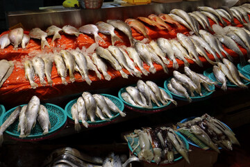 韓国の市場の魚