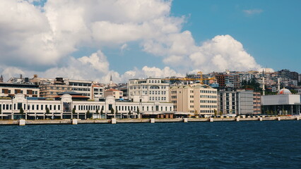 Fototapeta premium Istanbul Waterfront Scenic Wide View Colorful Daytime Cityscape Photo
