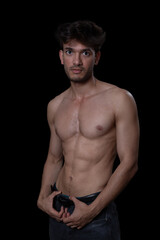 Fototapeta premium Junger muskulöser Mann aus Indien mit freiem Oberkörper