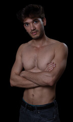 Fototapeta premium Junger muskulöser Mann aus Indien mit freiem Oberkörper