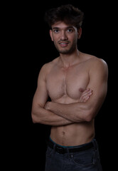 Fototapeta premium Junger muskulöser Mann aus Indien mit freiem Oberkörper