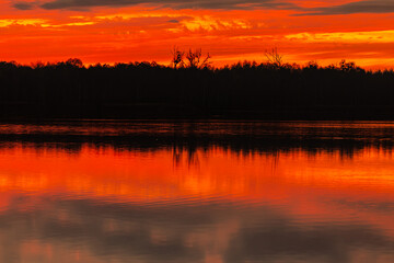 Fototapeta premium Stunning sunset reflections shimmering over the calm, peaceful waters of natures beauty