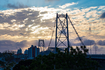 natureza e a Ponte Hercílio Luz símbolo da cidade de Florianópolis e de Santa Catarina Brasil